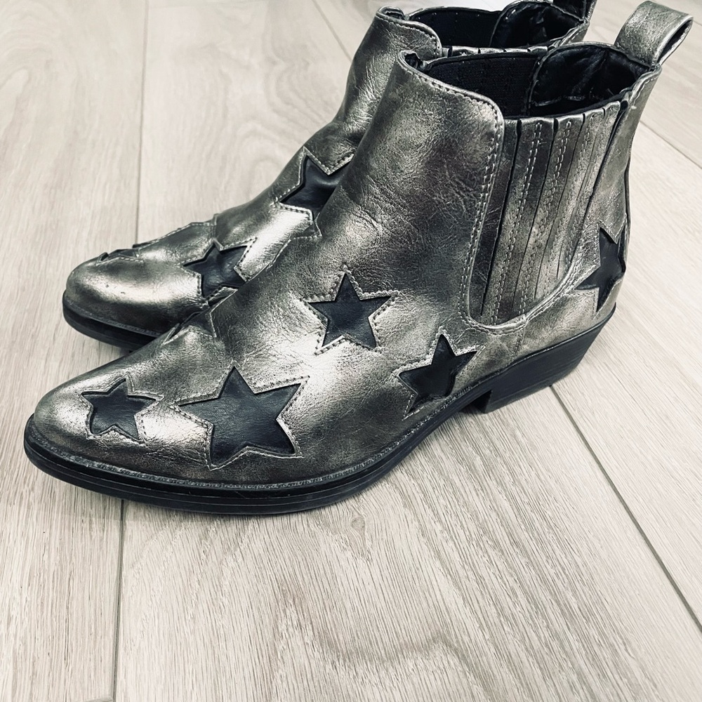 Seven7 Silver Boots Pointy Toe Leather Stars  Size 7 - Picture 2 of 10
